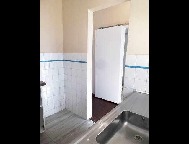 1 bed property to rent in ROSEBANK